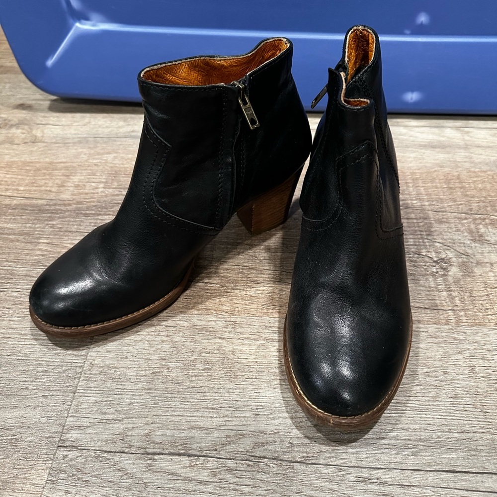 Madewell black leather ankle boots size 7.5